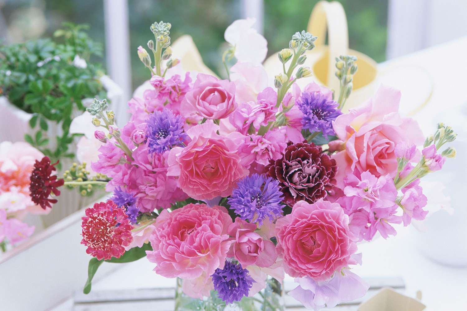 Popular Flower Arrangements for Festive Occasions